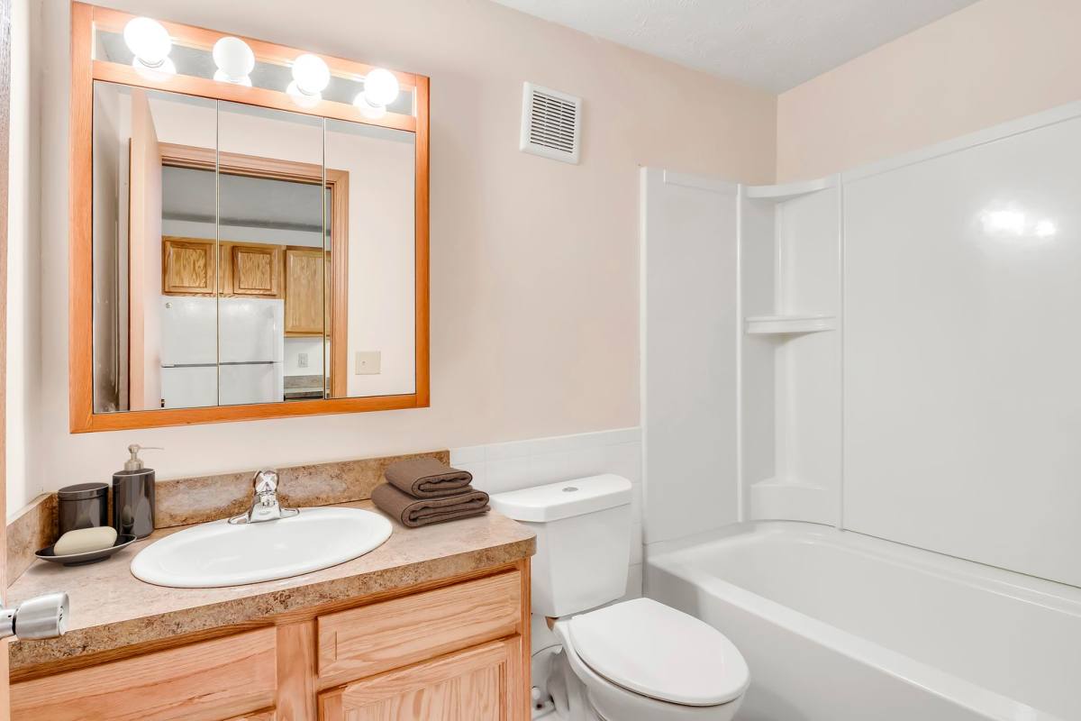 Apartment for rent at 4815 Westchester Dr, Youngstown, OH 44515