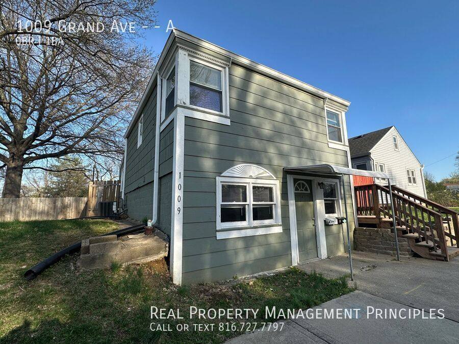 Apartment for rent at 1009 Grand Ave #A, Leavenworth, KS 66048