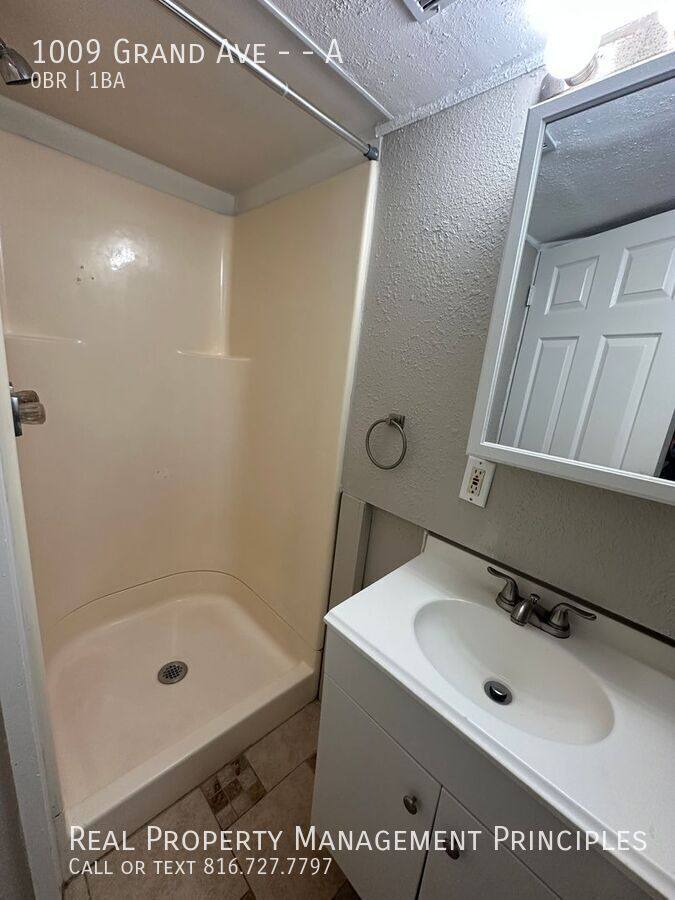 Apartment for rent at 1009 Grand Ave #A, Leavenworth, KS 66048