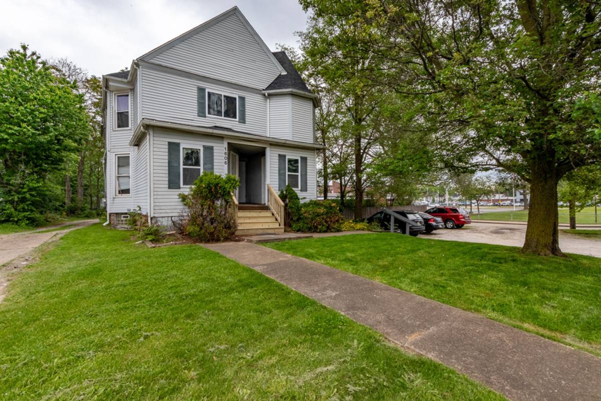 Apartment for rent at 1606 Cleveland Ave NW, Canton, OH 44703