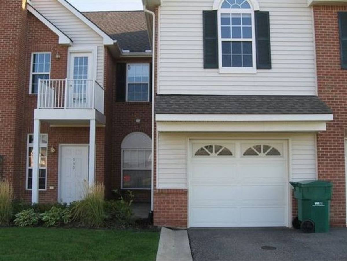 Condo for rent at 550 Olde English, Howell, MI 48855