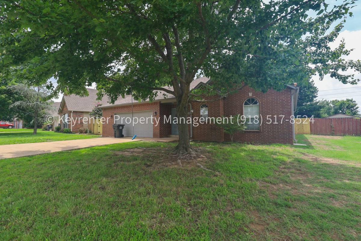 House for rent at 806 W 118th St S, Jenks, OK 74037