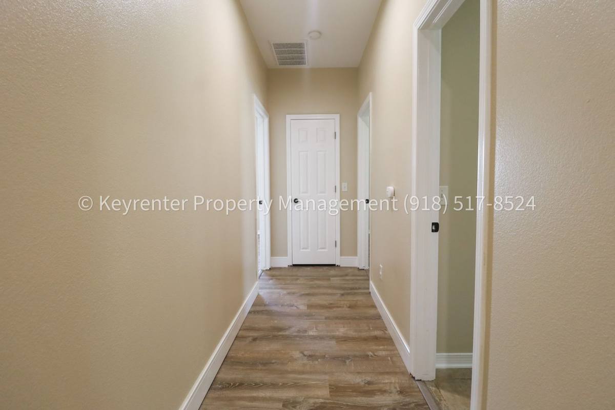House for rent at 806 W 118th St S, Jenks, OK 74037