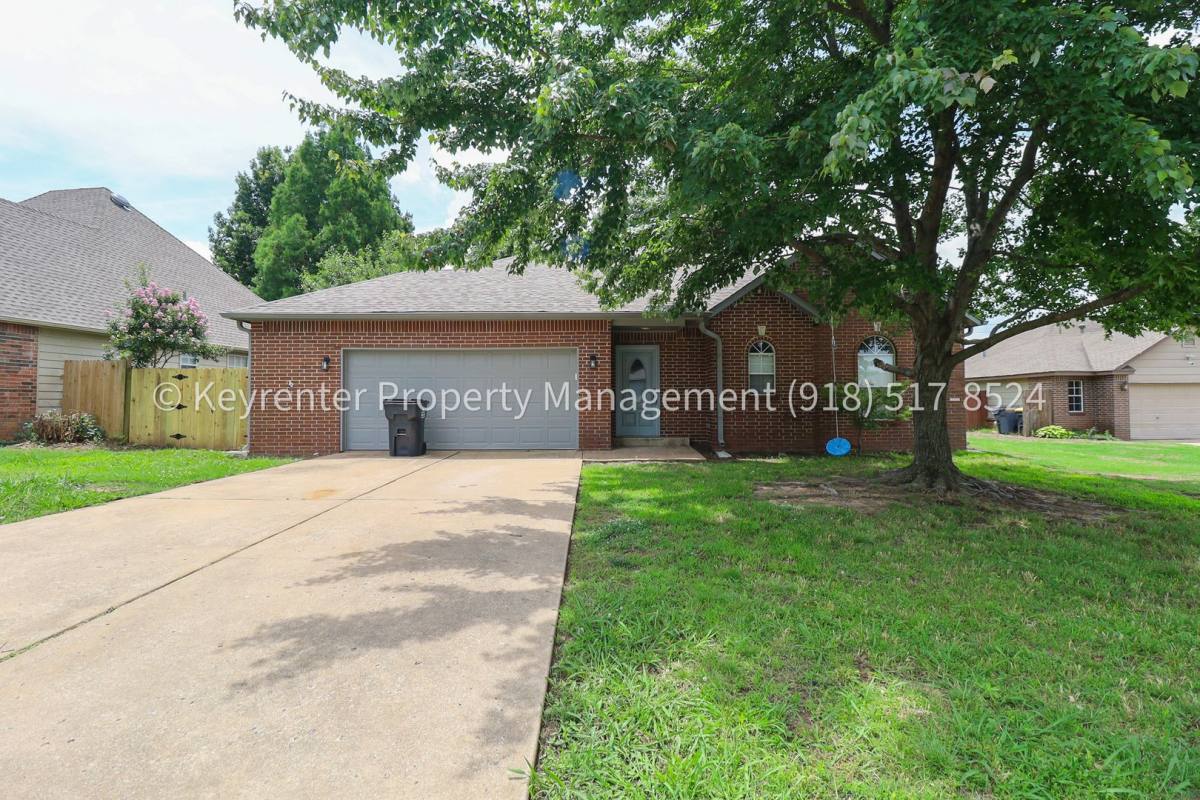 House for rent at 806 W 118th St S, Jenks, OK 74037
