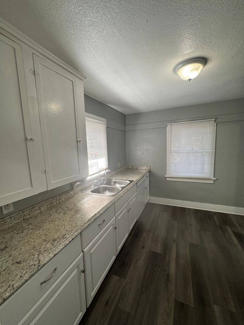Apartment for rent at 142 W Valencia Dr, Fullerton, CA 92832