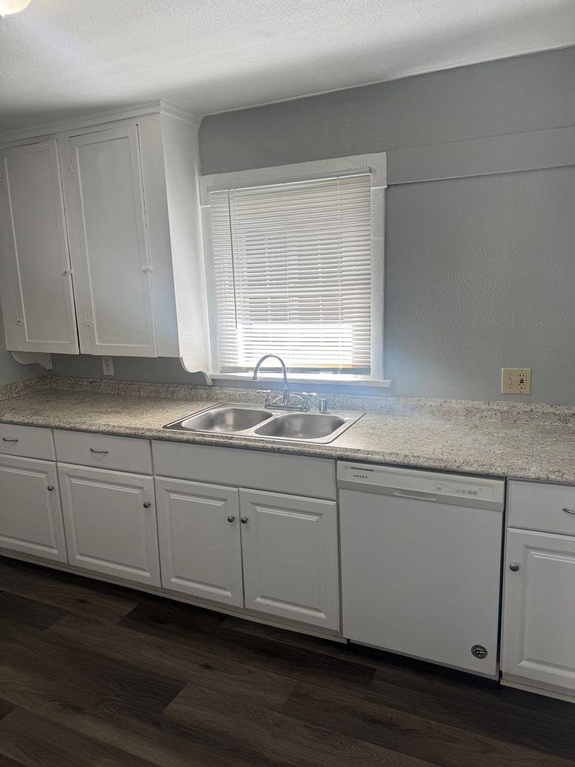 Apartment for rent at 142 W Valencia Dr, Fullerton, CA 92832