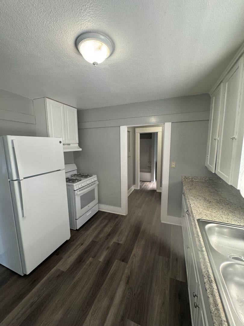 Apartment for rent at 142 W Valencia Dr, Fullerton, CA 92832