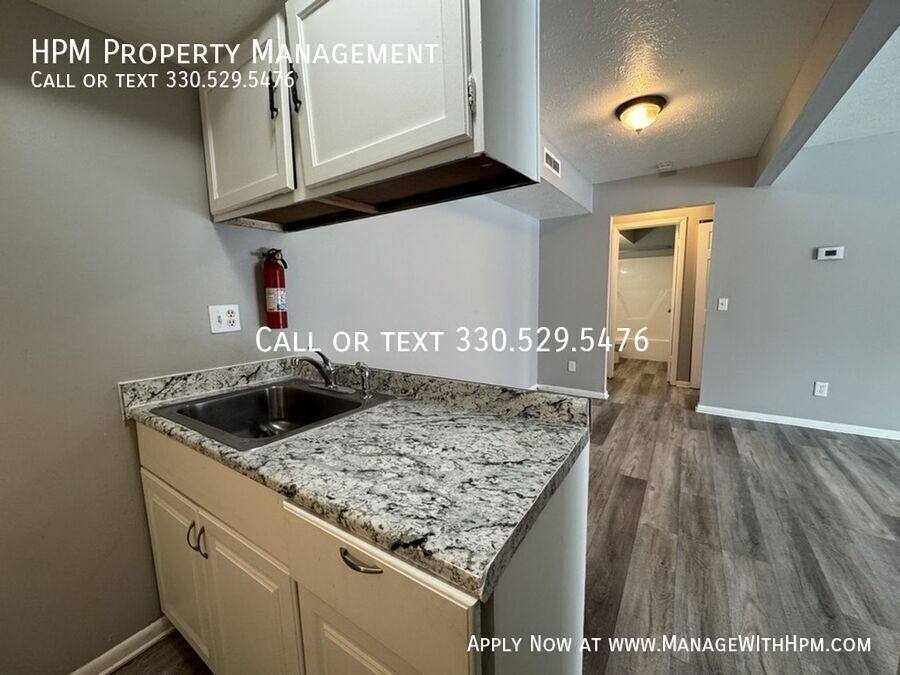 Apartment for rent at 4233 Middlebranch Ave NE #4, Canton, OH 44705