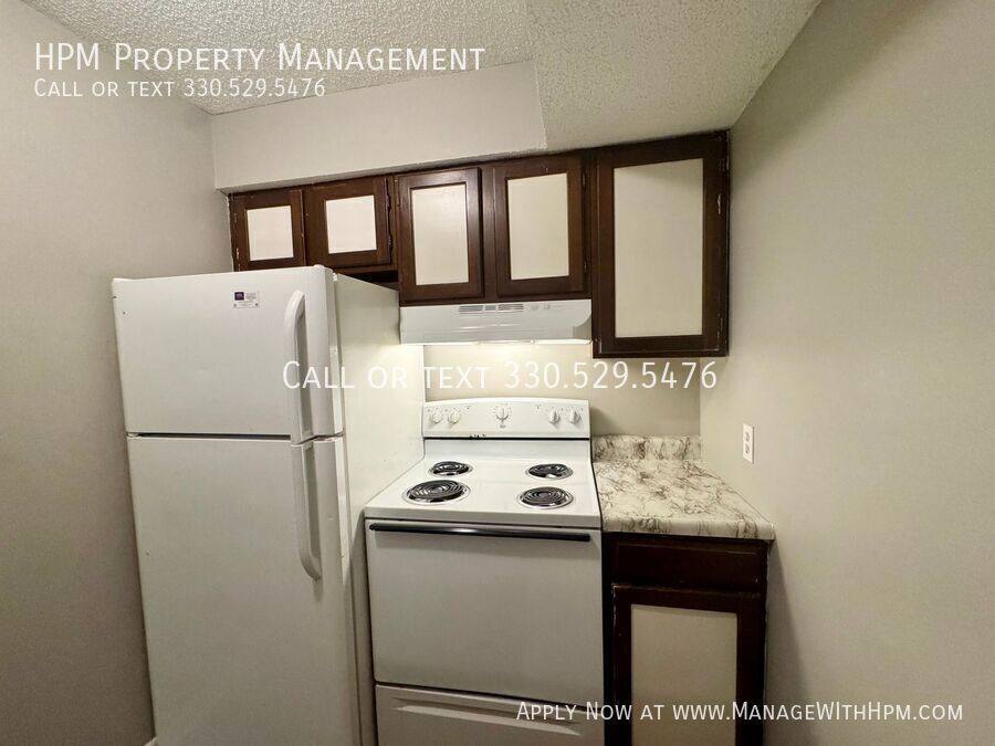 Apartment for rent at 4233 Middlebranch Ave NE #4, Canton, OH 44705