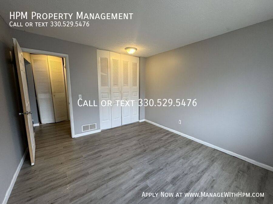 Apartment for rent at 4233 Middlebranch Ave NE #4, Canton, OH 44705
