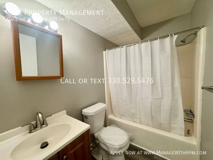 Apartment for rent at 4233 Middlebranch Ave NE #4, Canton, OH 44705