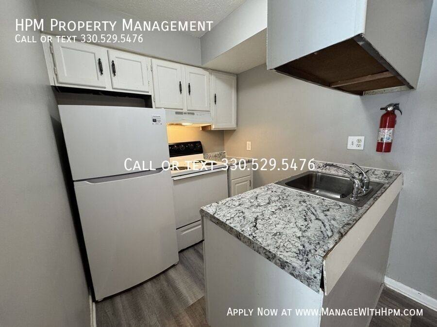 Apartment for rent at 4233 Middlebranch Ave NE #4, Canton, OH 44705