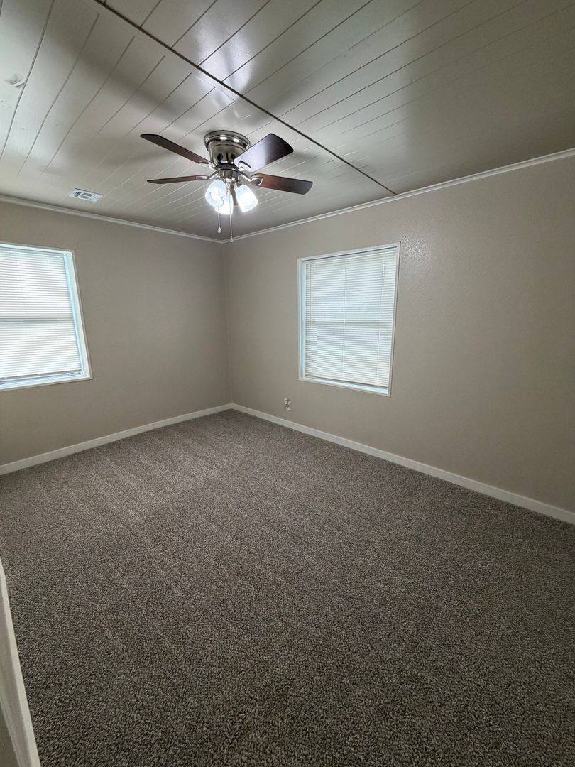 House for rent at 415 N Orphan St, Pryor, OK 74361