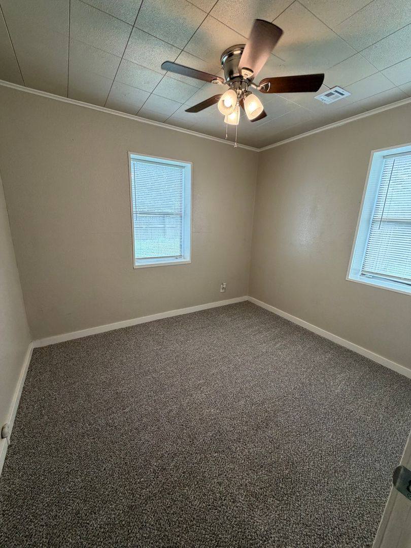 House for rent at 415 N Orphan St, Pryor, OK 74361
