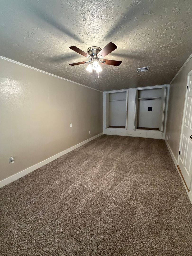 House for rent at 415 N Orphan St, Pryor, OK 74361
