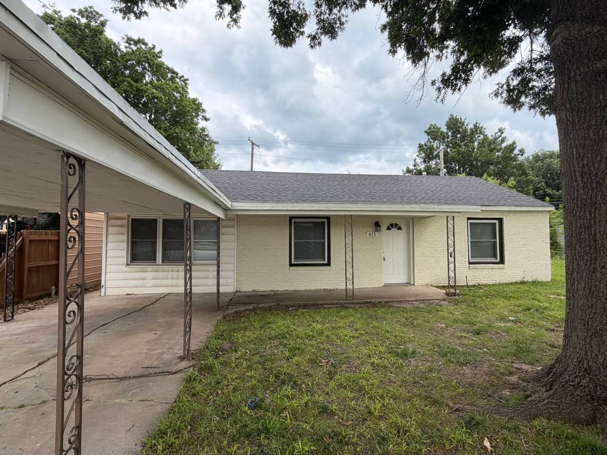 House for rent at 415 N Orphan St, Pryor, OK 74361
