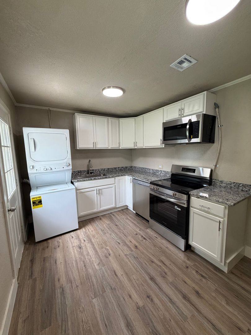 House for rent at 415 N Orphan St, Pryor, OK 74361