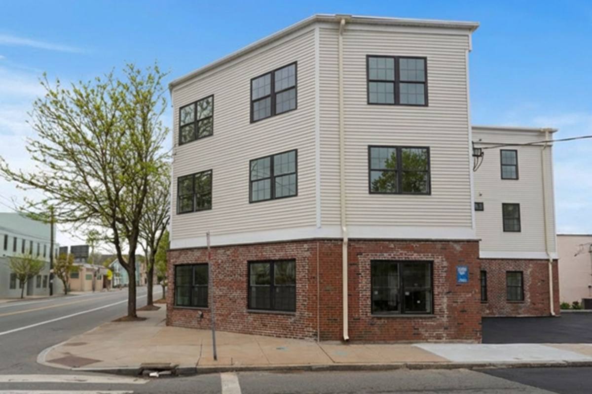 Apartment for rent at 531 Smith St, Providence, RI 02908