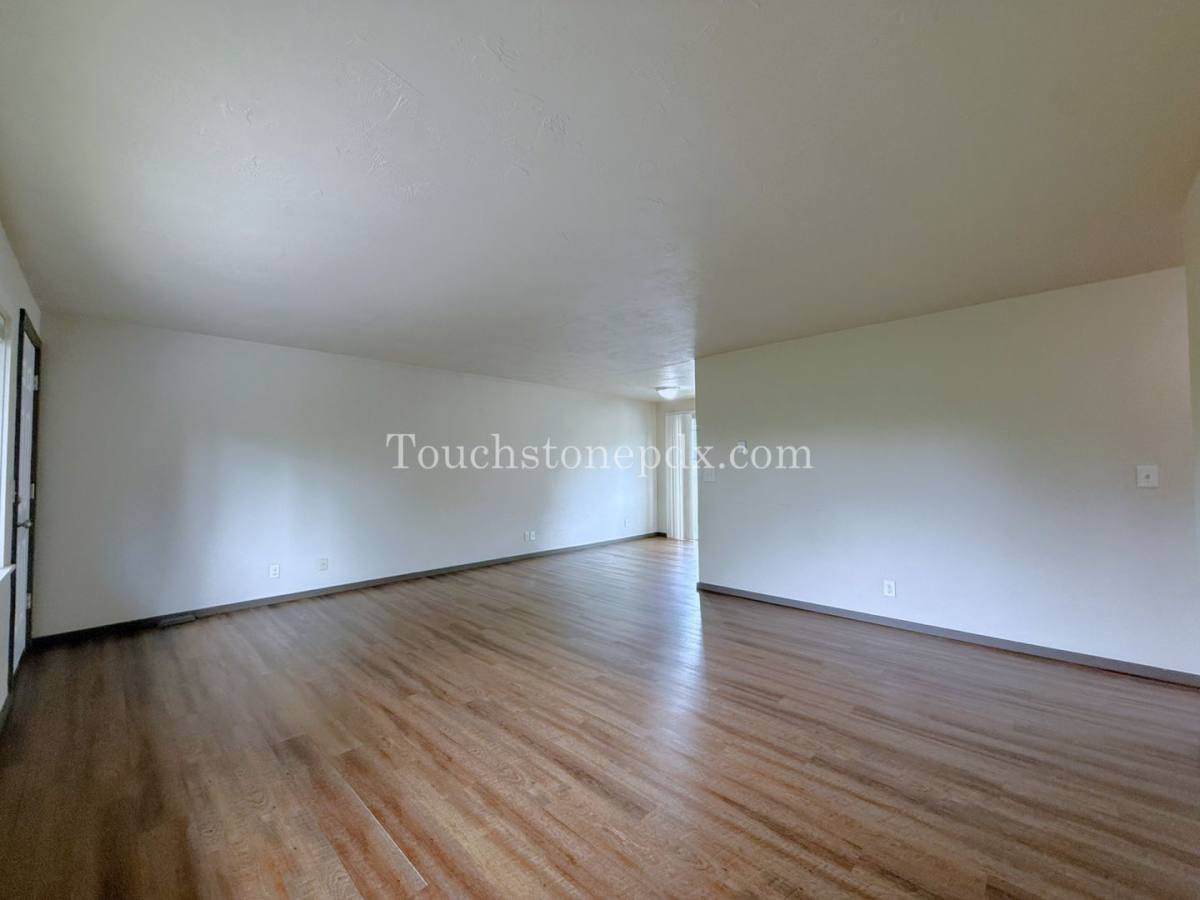 Apartment for rent at 403 S Ivy St, Canby, OR 97013