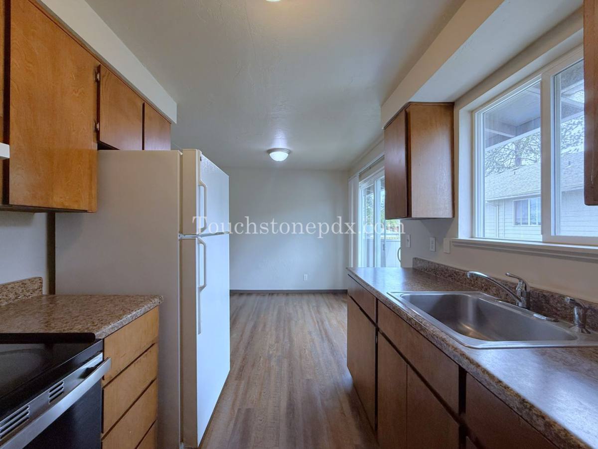 Apartment for rent at 403 S Ivy St, Canby, OR 97013