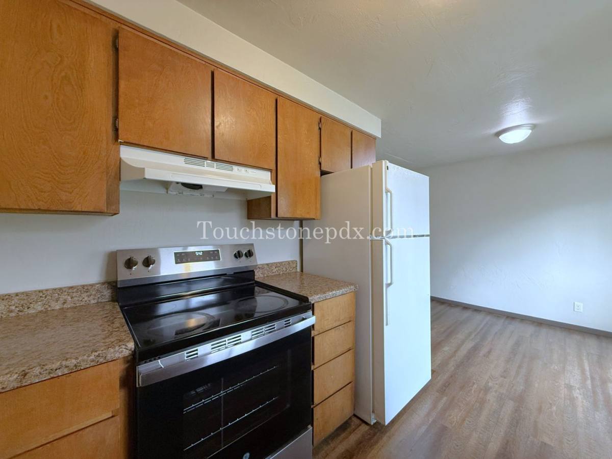 Apartment for rent at 403 S Ivy St, Canby, OR 97013