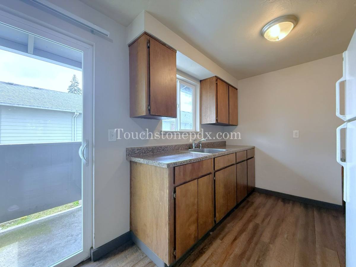 Apartment for rent at 403 S Ivy St, Canby, OR 97013