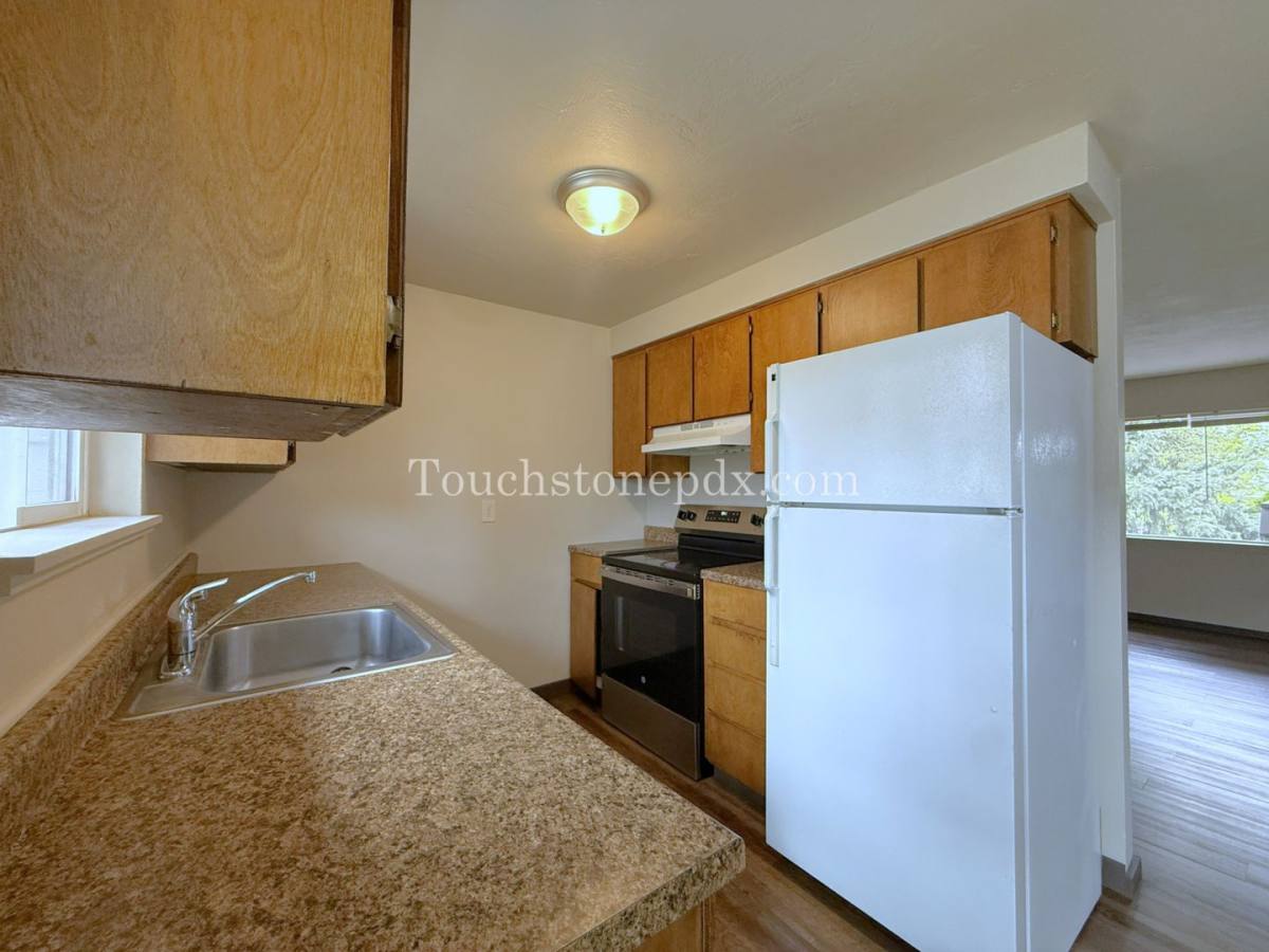 Apartment for rent at 403 S Ivy St, Canby, OR 97013