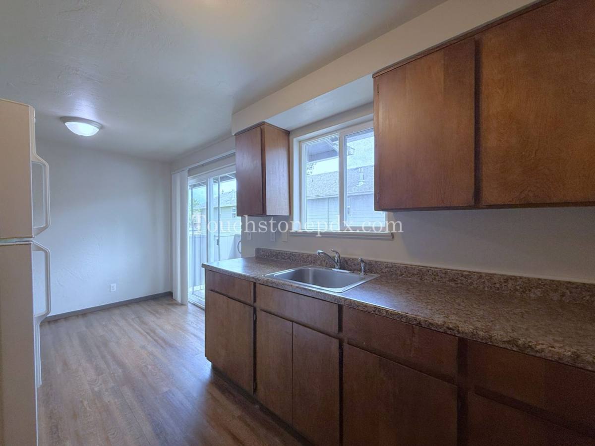 Apartment for rent at 403 S Ivy St, Canby, OR 97013