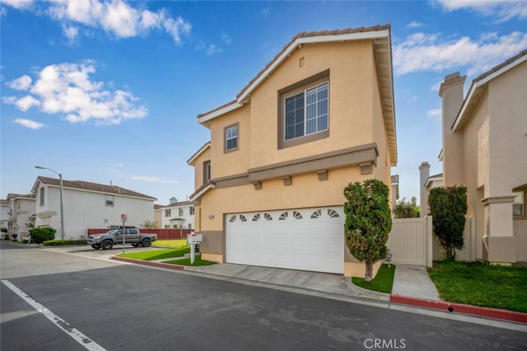 Apartment for rent at 6222 Villa Ryan Way, Buena Park, CA 90620