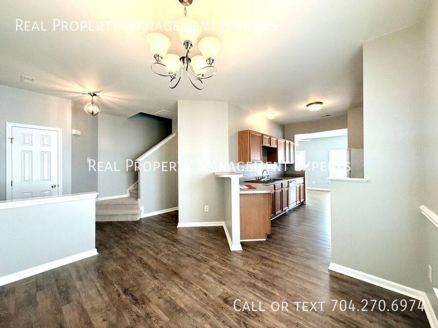 Townhouse for rent at 7111 Flying Scotsman Dr, Charlotte, NC 28213