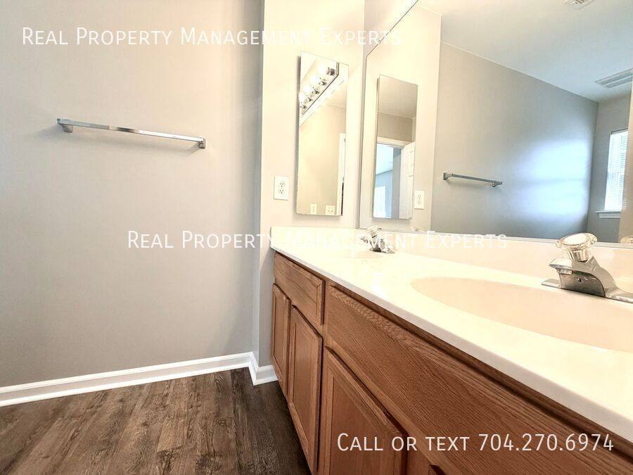 Townhouse for rent at 7111 Flying Scotsman Dr, Charlotte, NC 28213