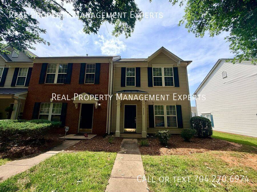 Townhouse for rent at 7111 Flying Scotsman Dr, Charlotte, NC 28213