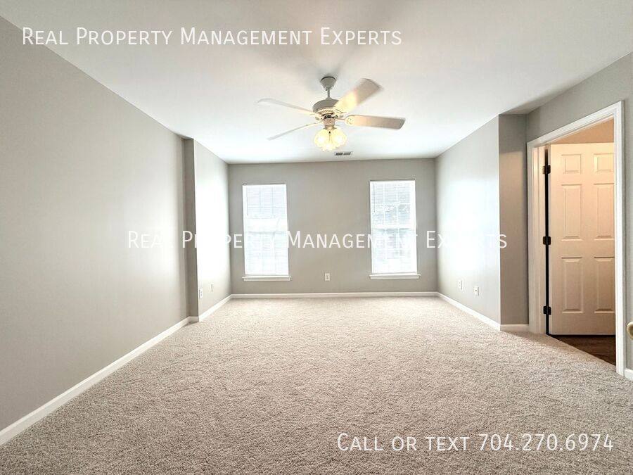 Townhouse for rent at 7111 Flying Scotsman Dr, Charlotte, NC 28213
