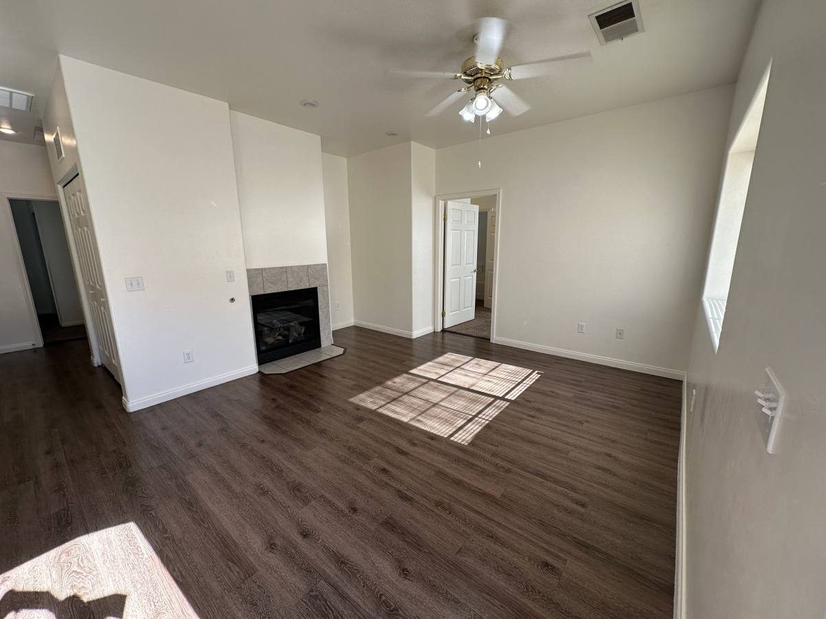 Apartment for rent at 3663 Pine Meadow Dr, Bakersfield, CA 93308
