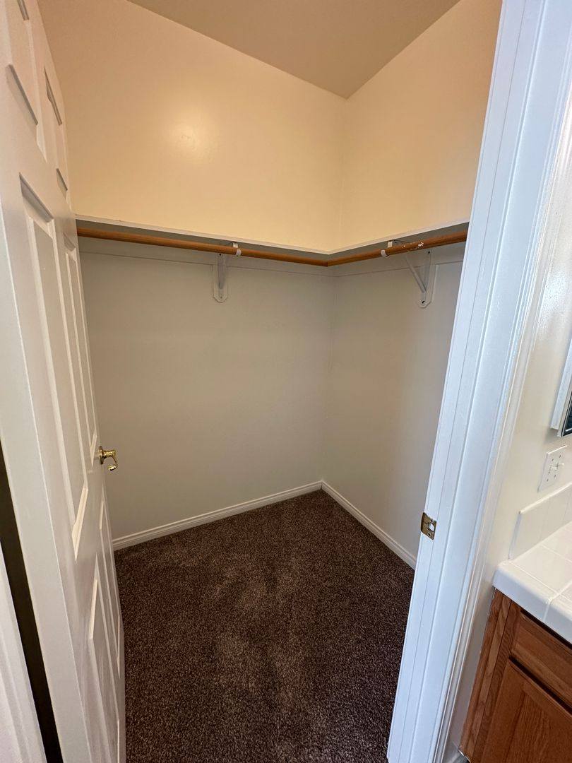 Apartment for rent at 3663 Pine Meadow Dr, Bakersfield, CA 93308