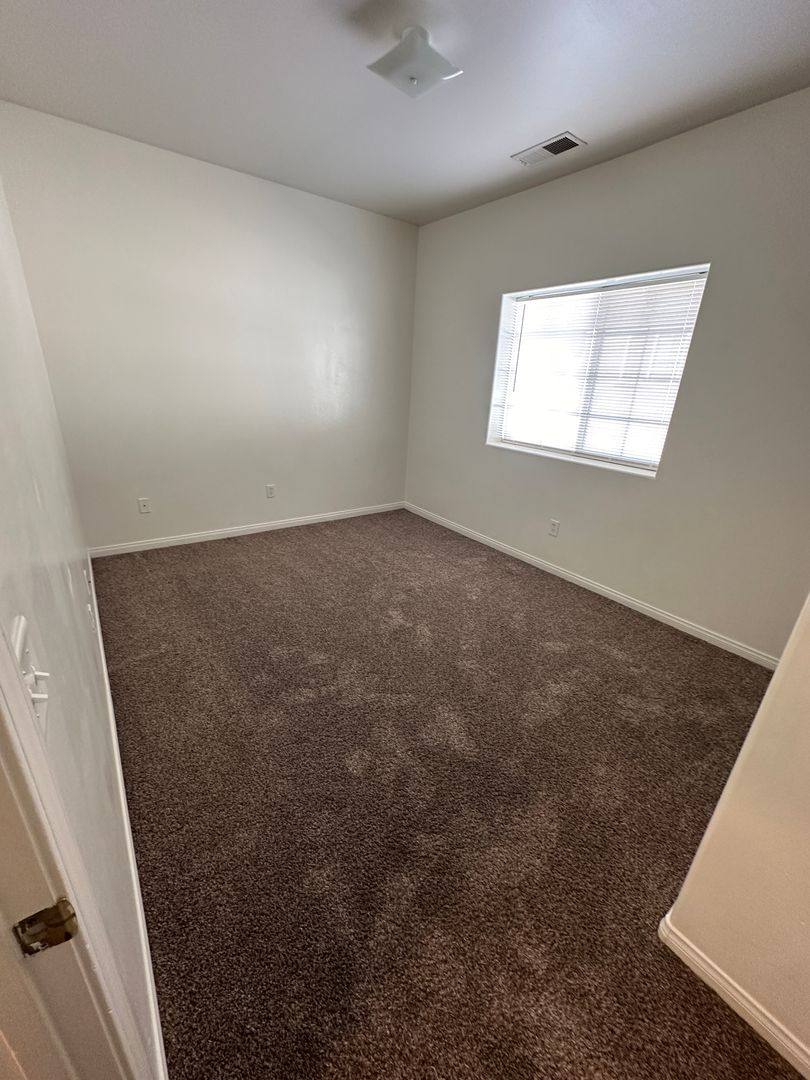 Apartment for rent at 3663 Pine Meadow Dr, Bakersfield, CA 93308