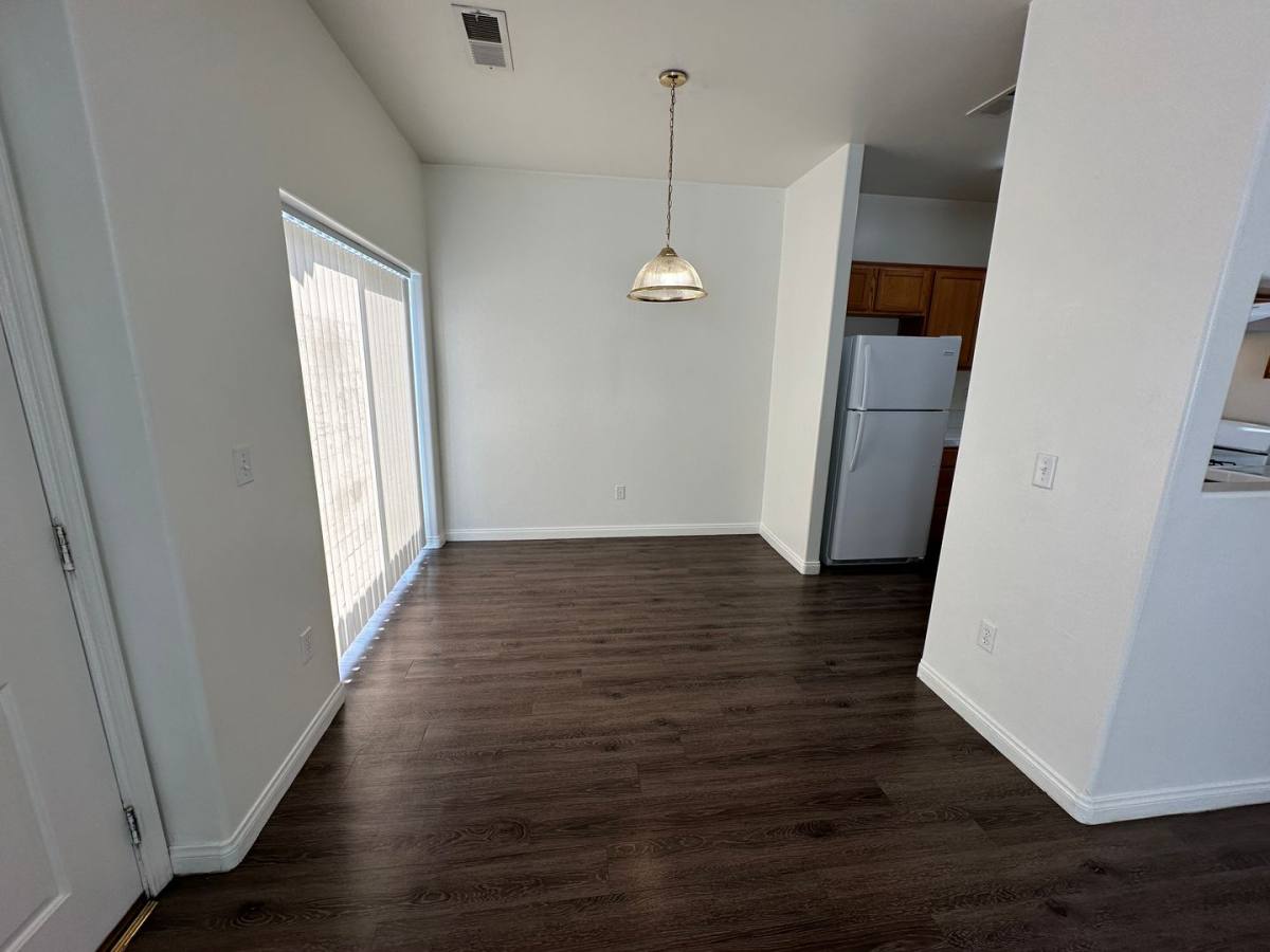 Apartment for rent at 3663 Pine Meadow Dr, Bakersfield, CA 93308