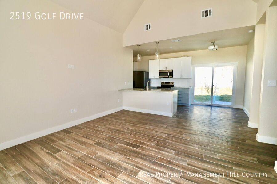 House for rent at 2519 Golf Dr, Spring Branch, TX 78070