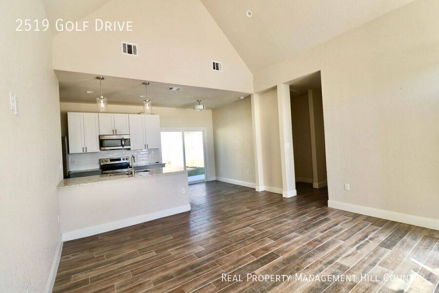 House for rent at 2519 Golf Dr, Spring Branch, TX 78070