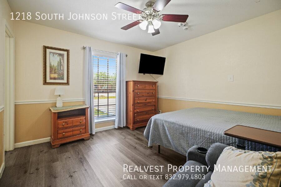 House for rent at 1218 S Johnson St, Alvin, TX 77511