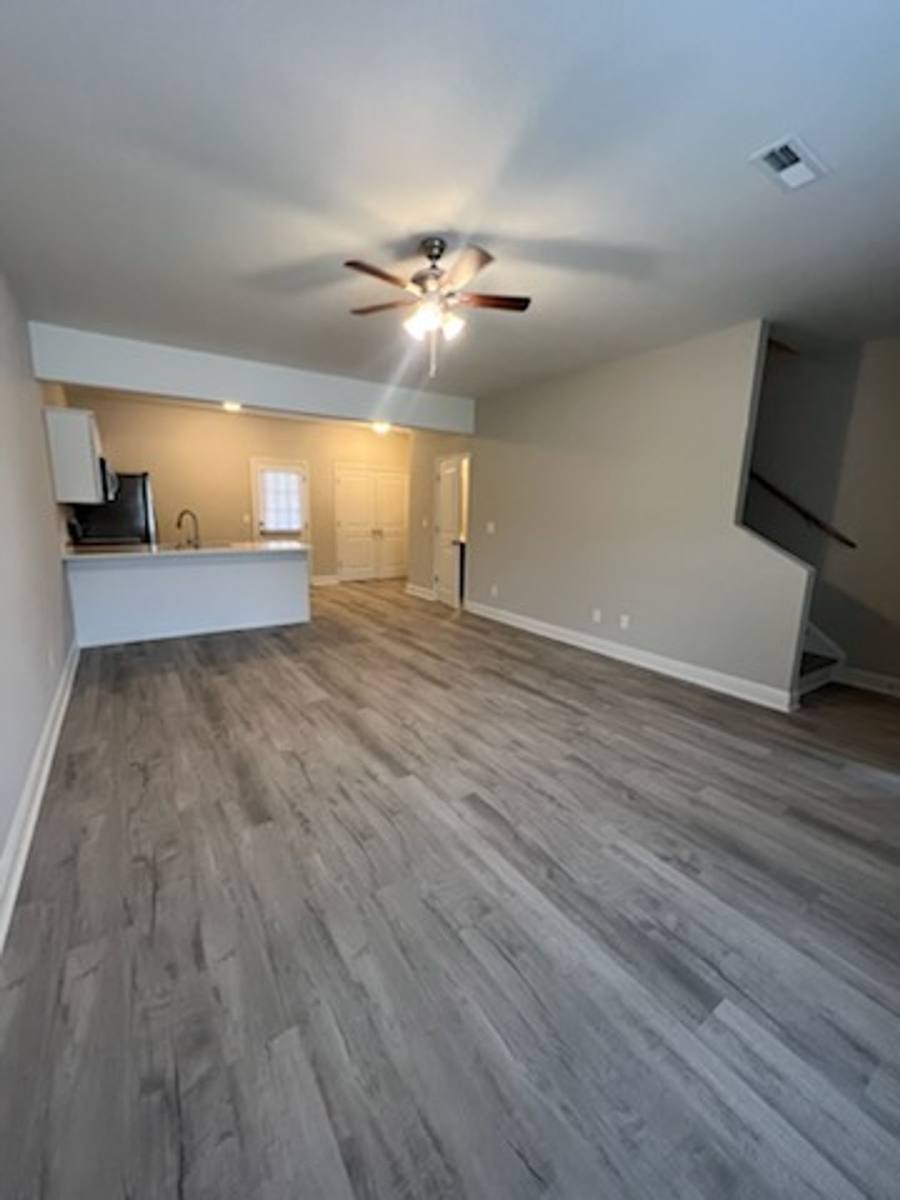 Townhouse for rent at 205 E Broad St, Darlington, SC 29532