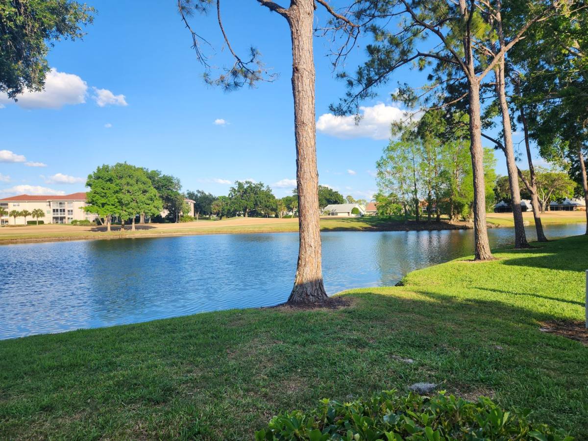 Apartment for rent at 5515 Fair Oaks St, Bradenton, FL 34203