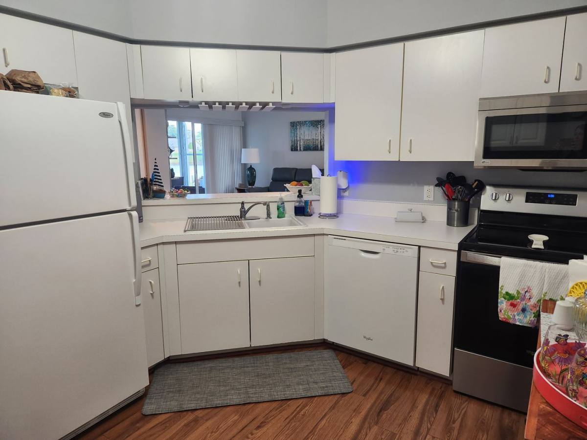 Apartment for rent at 5515 Fair Oaks St, Bradenton, FL 34203