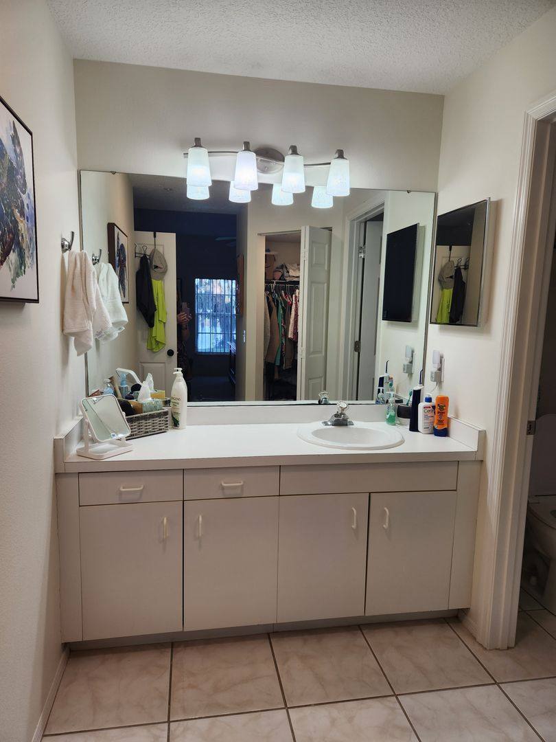 Apartment for rent at 5515 Fair Oaks St, Bradenton, FL 34203