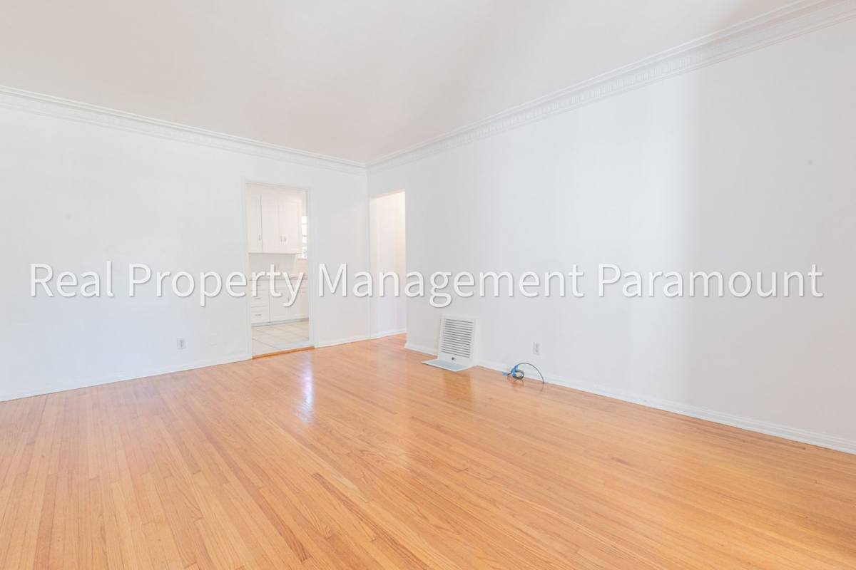 Apartment for rent at 1460 S Orange Grove Ave, Los Angeles, CA 90019
