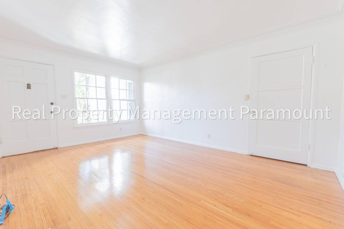 Apartment for rent at 1460 S Orange Grove Ave, Los Angeles, CA 90019