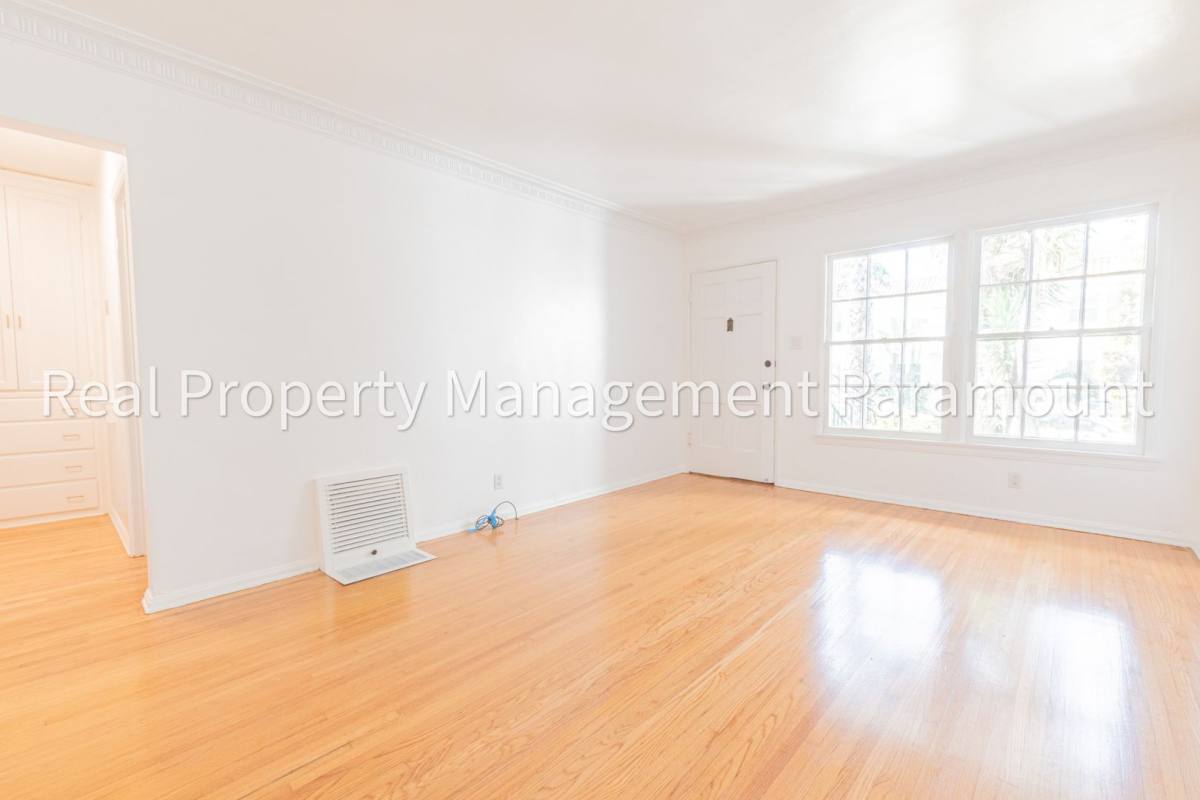 Apartment for rent at 1460 S Orange Grove Ave, Los Angeles, CA 90019