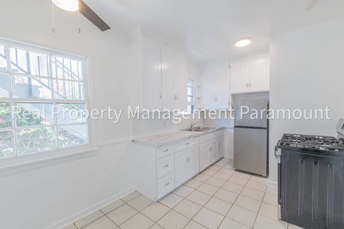 Apartment for rent at 1460 S Orange Grove Ave, Los Angeles, CA 90019