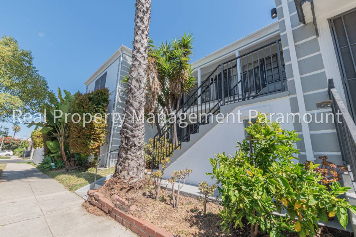 Apartment for rent at 1460 S Orange Grove Ave, Los Angeles, CA 90019
