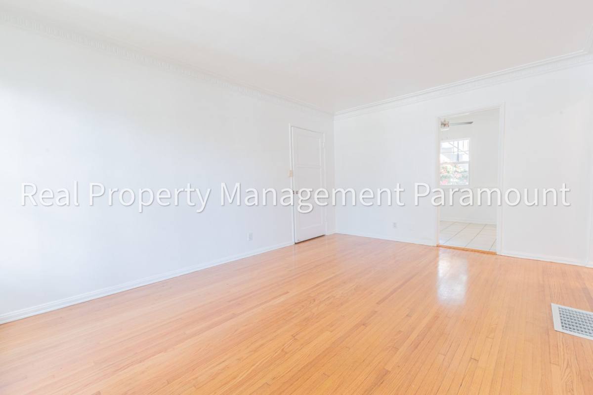 Apartment for rent at 1460 S Orange Grove Ave, Los Angeles, CA 90019